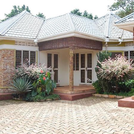 Prestige Resort Cottages Ентебе Екстериор снимка
