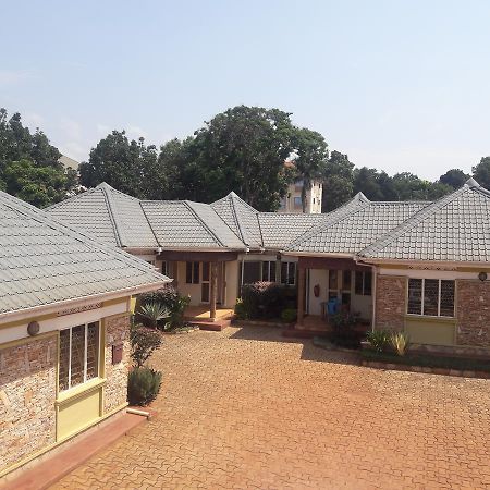 Prestige Resort Cottages Ентебе Екстериор снимка