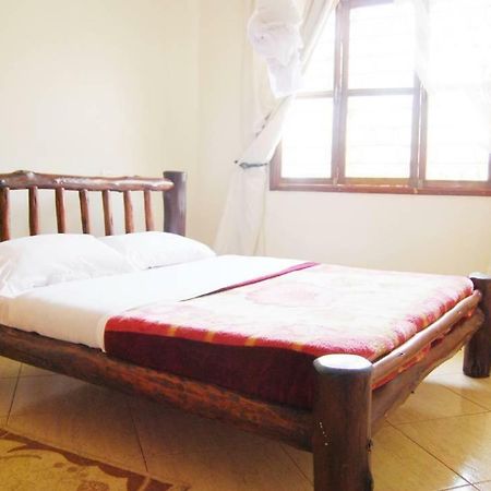 Prestige Resort Cottages Ентебе Екстериор снимка