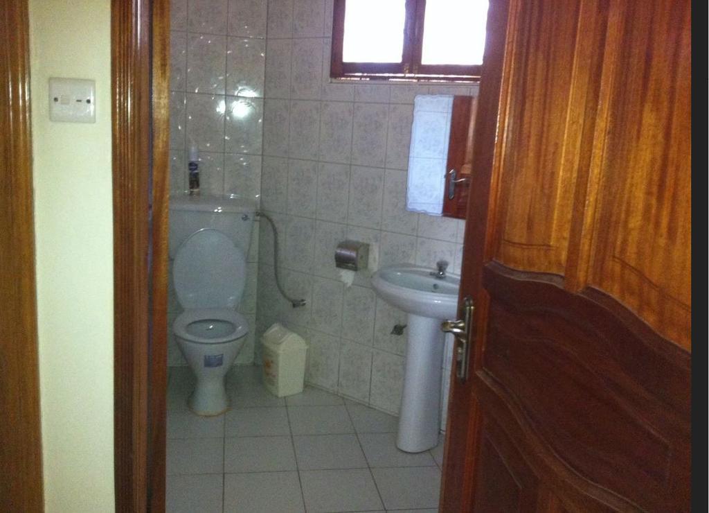 Prestige Resort Cottages Ентебе Екстериор снимка