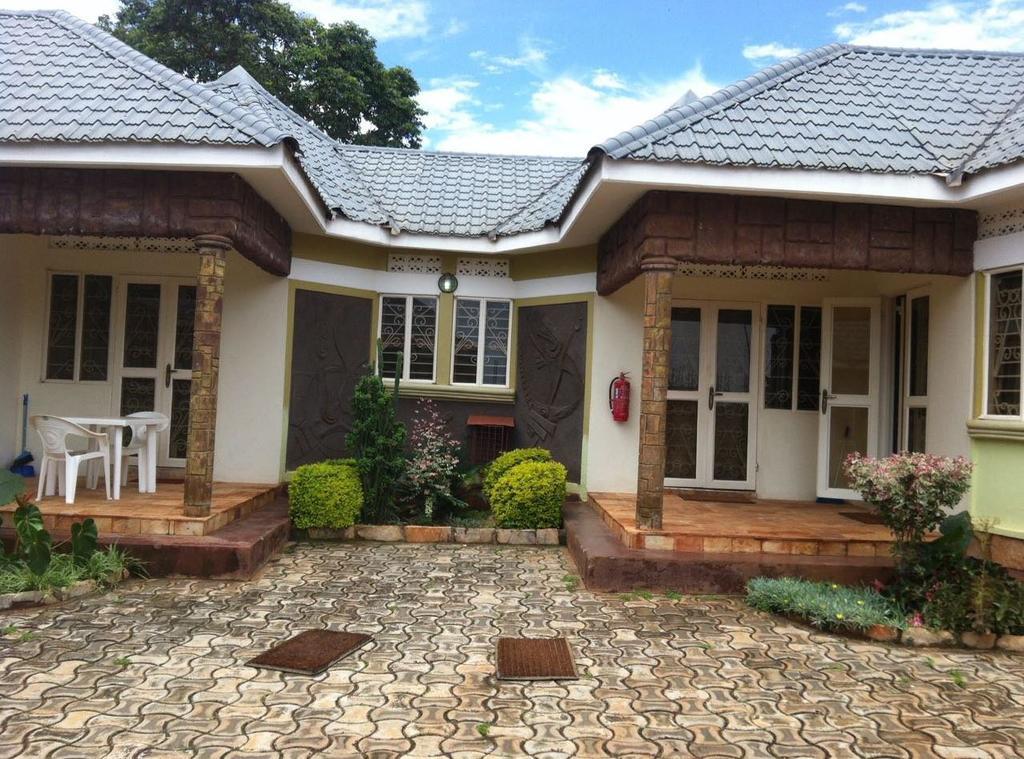 Prestige Resort Cottages Ентебе Екстериор снимка