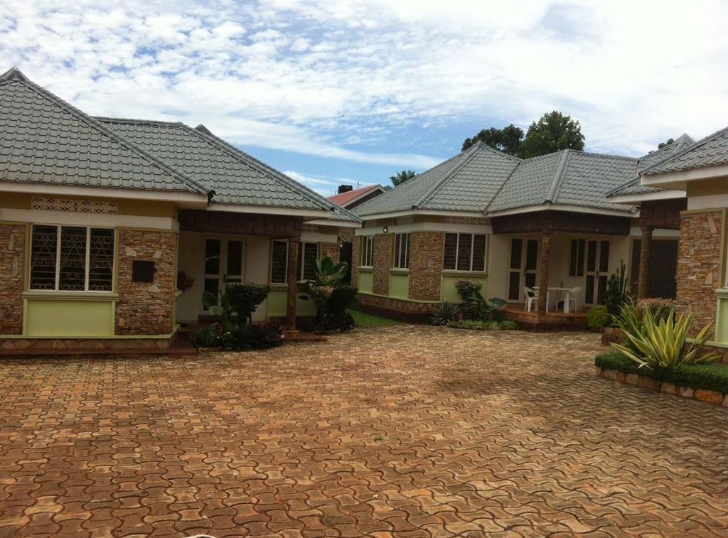Prestige Resort Cottages Ентебе Екстериор снимка