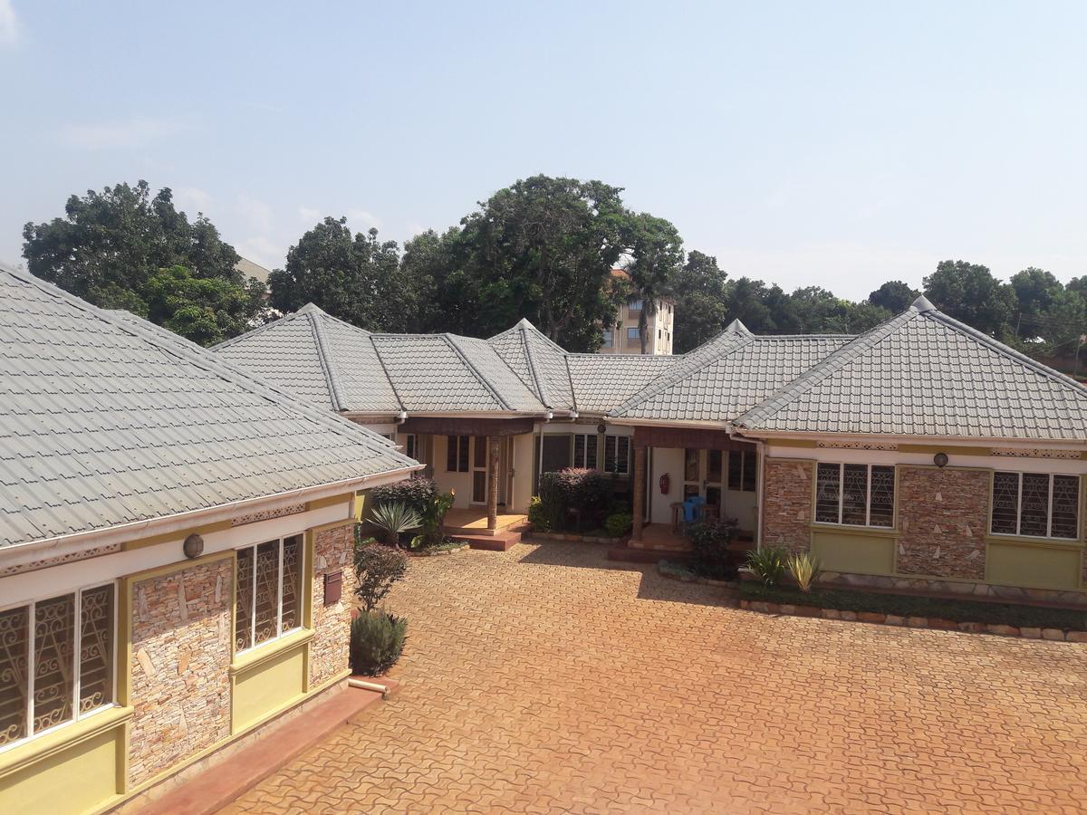 Prestige Resort Cottages Ентебе Екстериор снимка